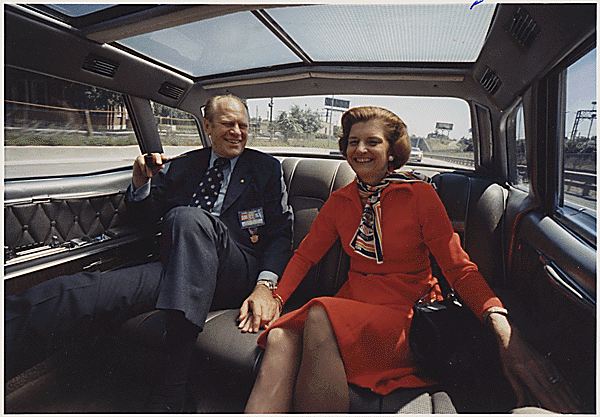 gerald_ford_in_limo_1969_29-0598a.gif