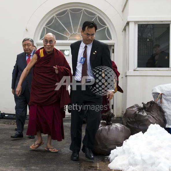 Dalai Lama leaves the White House